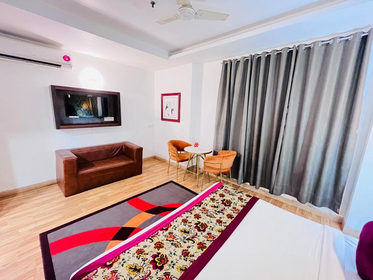 Hotel At Residency Kaushambi Couple Friendly Ghaziabad Exterior photo