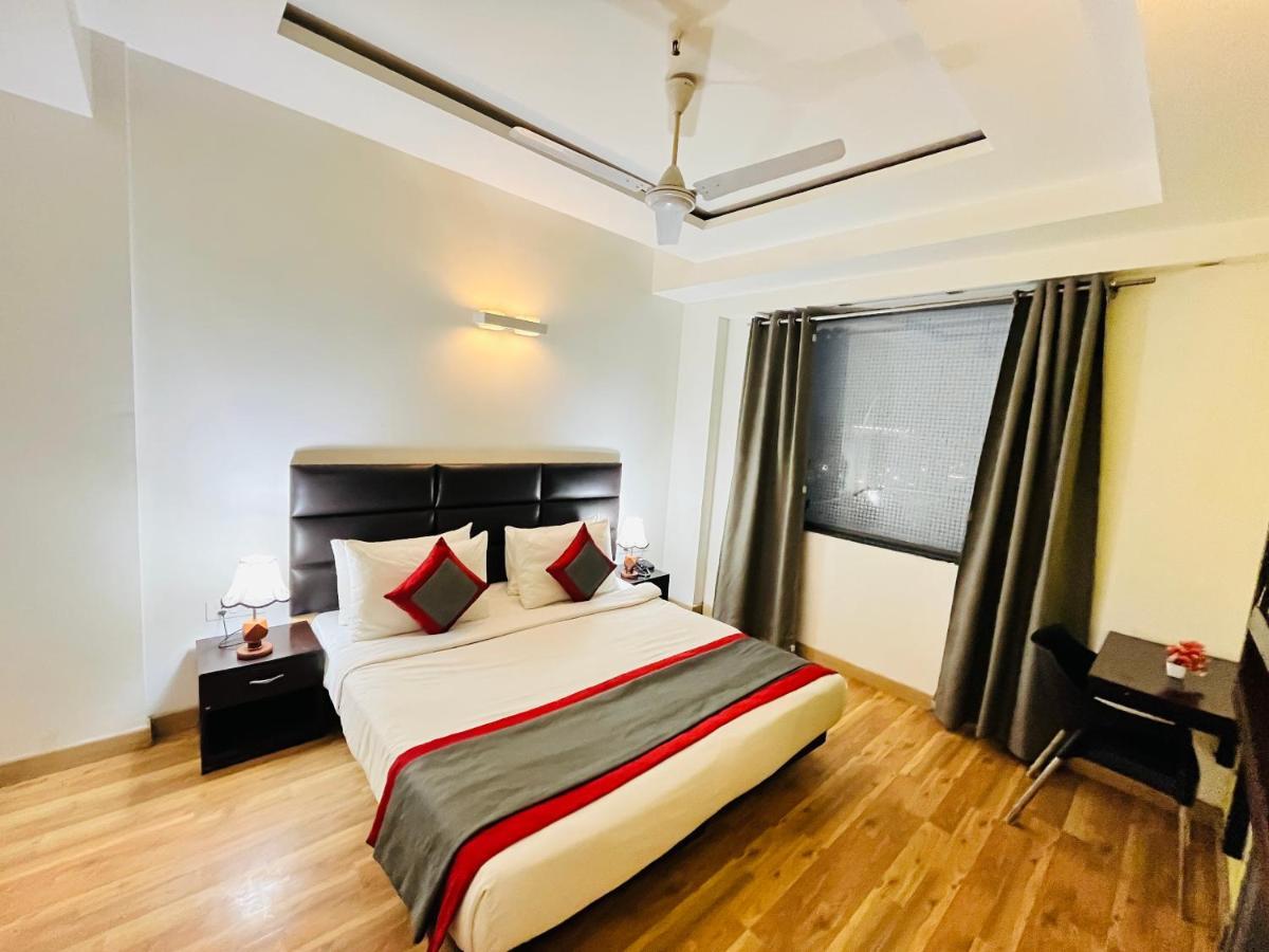Hotel At Residency Kaushambi Couple Friendly Ghaziabad Exterior photo