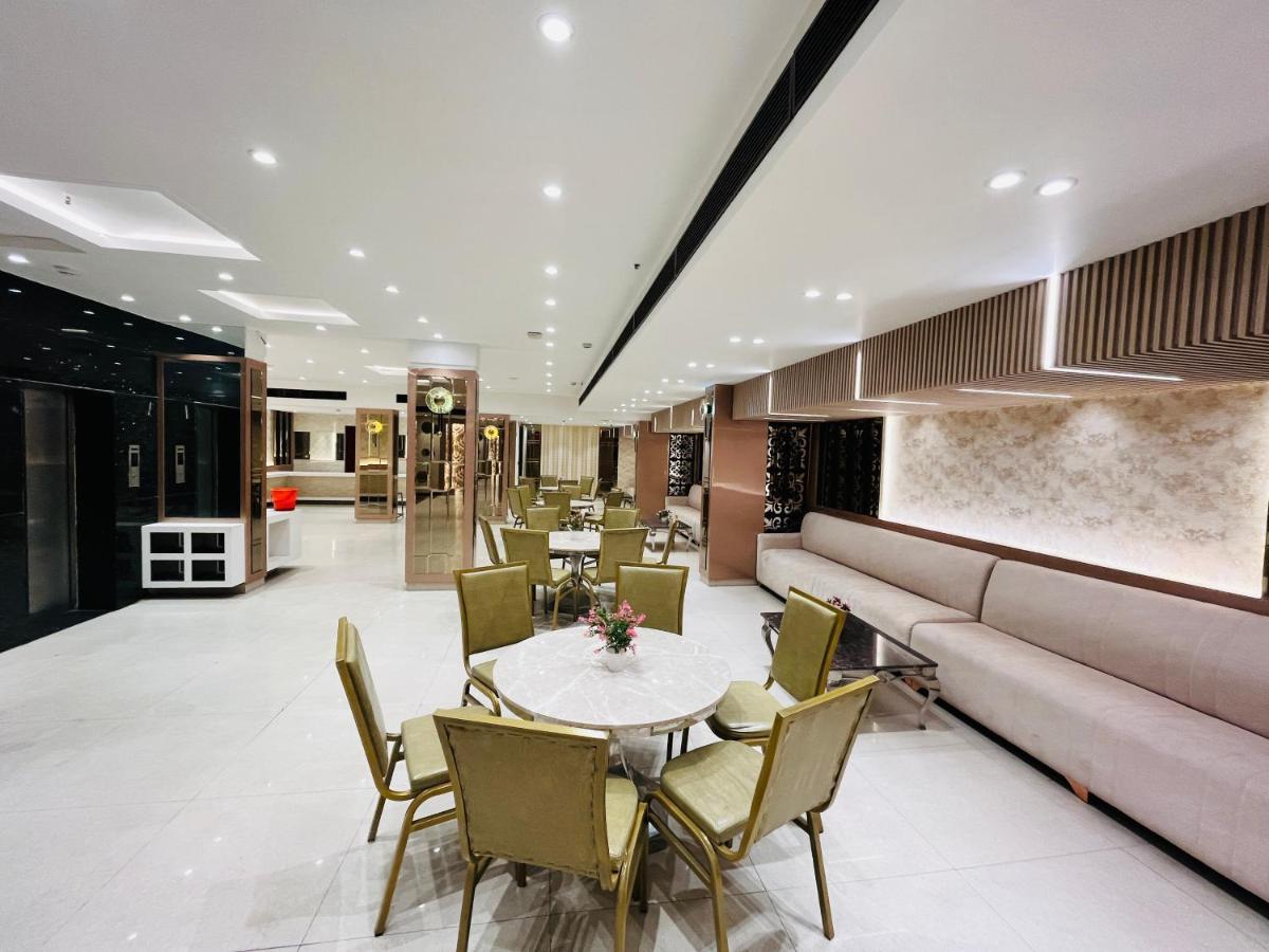 Hotel At Residency Kaushambi Couple Friendly Ghaziabad Exterior photo