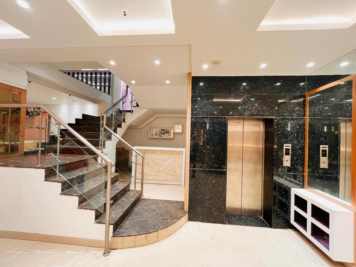 Hotel At Residency Kaushambi Couple Friendly Ghaziabad Exterior photo
