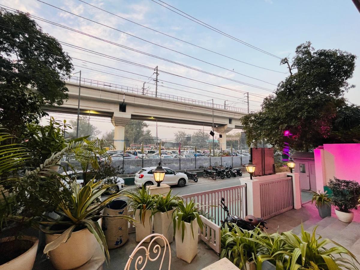Hotel At Residency Kaushambi Couple Friendly Ghaziabad Exterior photo