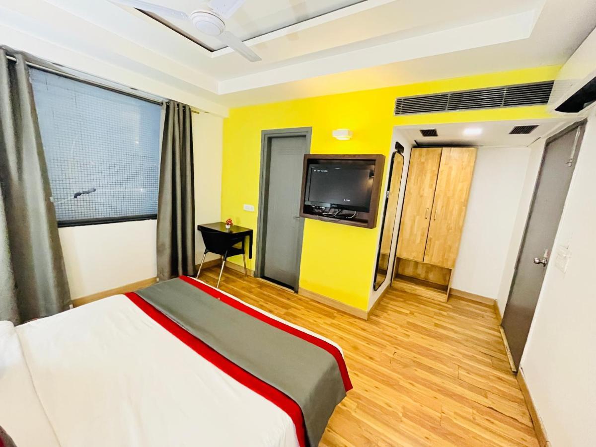 Hotel At Residency Kaushambi Couple Friendly Ghaziabad Exterior photo