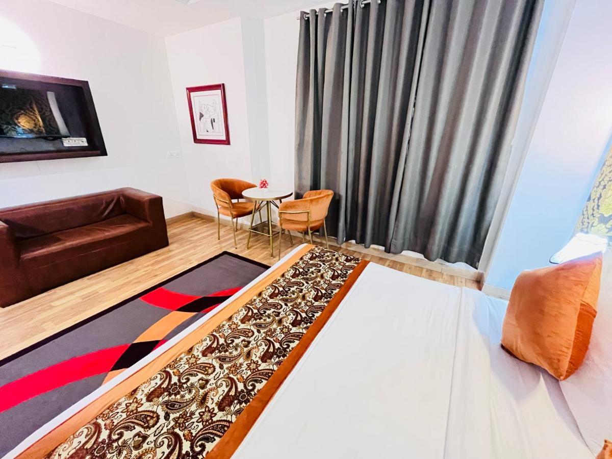 Hotel At Residency Kaushambi Couple Friendly Ghaziabad Exterior photo