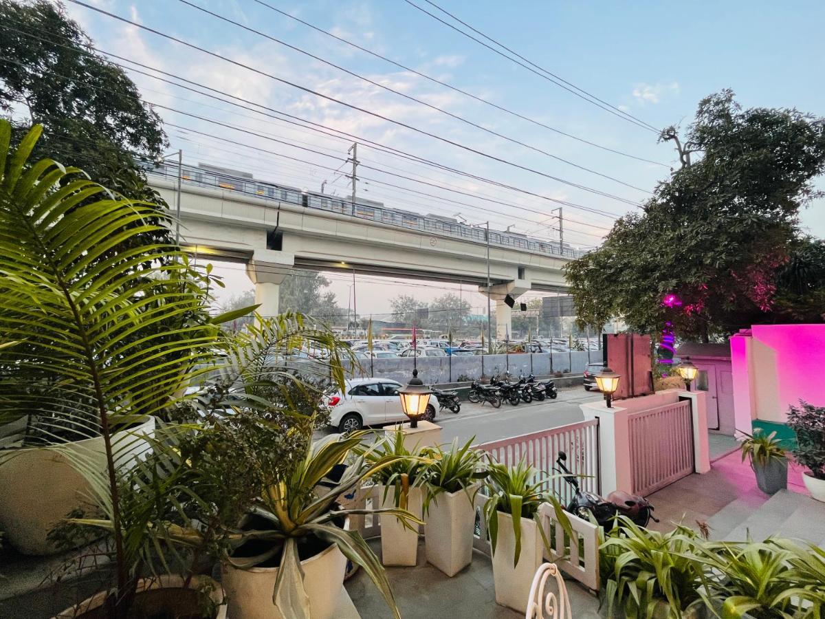 Hotel At Residency Kaushambi Couple Friendly Ghaziabad Exterior photo
