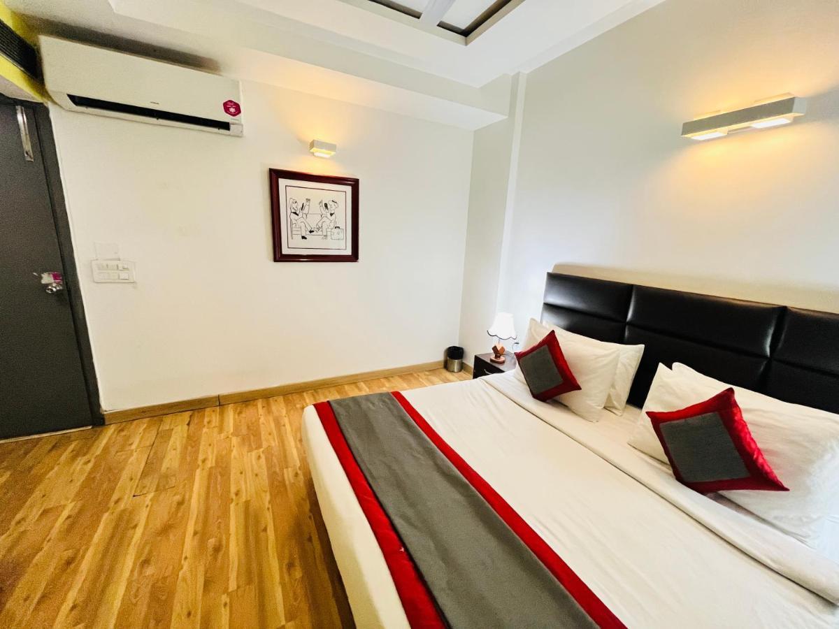 Hotel At Residency Kaushambi Couple Friendly Ghaziabad Exterior photo