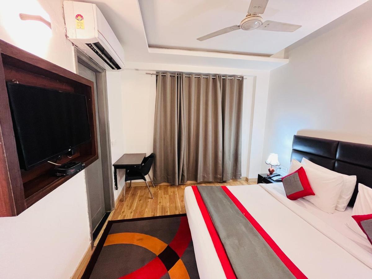 Hotel At Residency Kaushambi Couple Friendly Ghaziabad Exterior photo