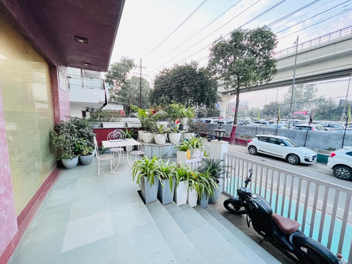 Hotel At Residency Kaushambi Couple Friendly Ghaziabad Exterior photo