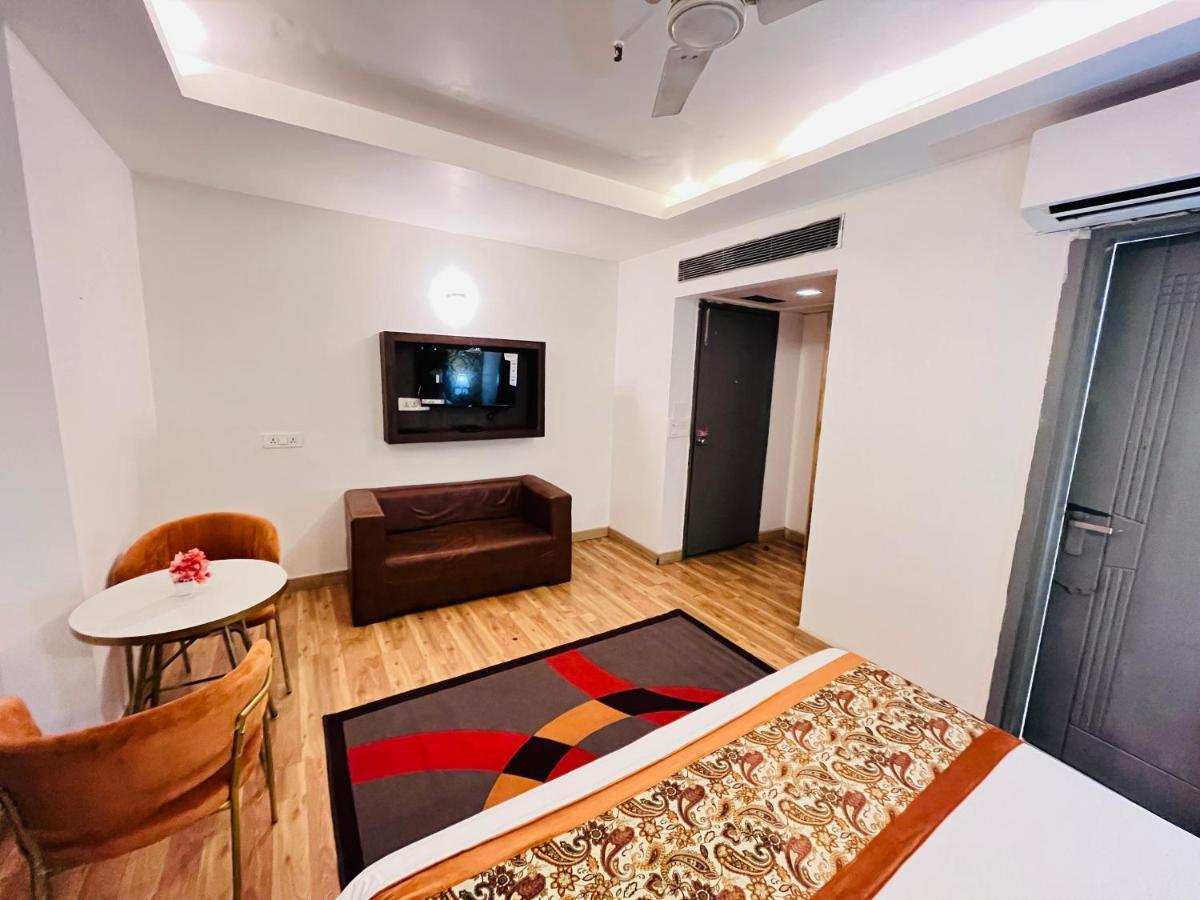 Hotel At Residency Kaushambi Couple Friendly Ghaziabad Exterior photo
